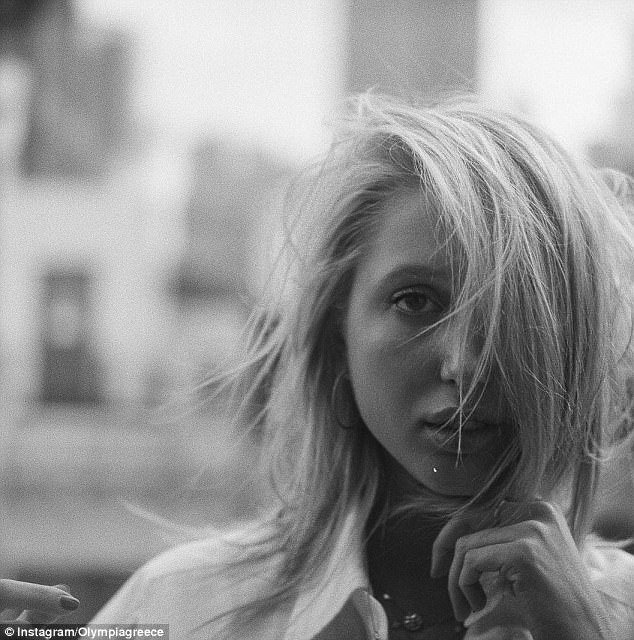 Η εγγονή του τέως, Μαρία Ολυμπία, σε ταινία μικρού μήκους μαζί με την κόρη του Σταλόνε [εικόνες] | iefimerida.gr 4