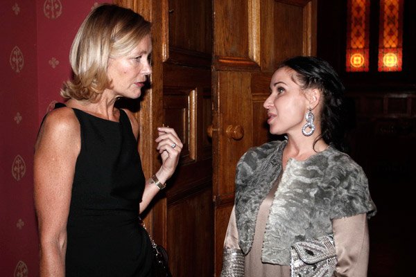 Ενας Ζαμπούνης με φούστα μαθαίνει στον πλανήτη τους καλούς τρόπους -Η ασυνήθιστη Μαρί ντε Τιγύ [εικόνες+βίντεο] | iefimerida.gr 5