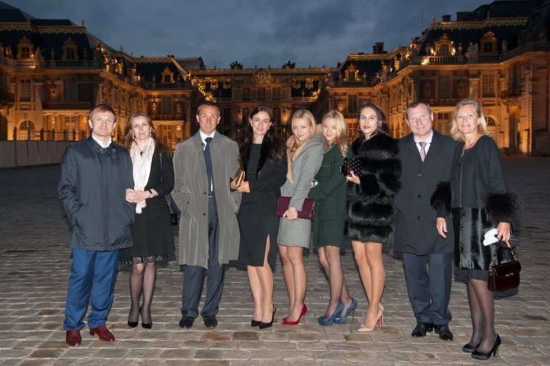 Ενας Ζαμπούνης με φούστα μαθαίνει στον πλανήτη τους καλούς τρόπους -Η ασυνήθιστη Μαρί ντε Τιγύ [εικόνες+βίντεο] | iefimerida.gr 1