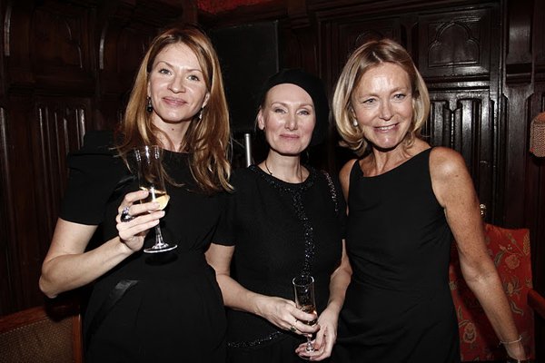 Ενας Ζαμπούνης με φούστα μαθαίνει στον πλανήτη τους καλούς τρόπους -Η ασυνήθιστη Μαρί ντε Τιγύ [εικόνες+βίντεο] | iefimerida.gr 6