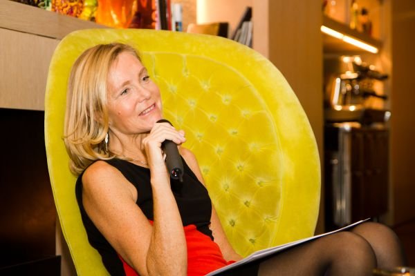 Ενας Ζαμπούνης με φούστα μαθαίνει στον πλανήτη τους καλούς τρόπους -Η ασυνήθιστη Μαρί ντε Τιγύ [εικόνες+βίντεο] | iefimerida.gr 8