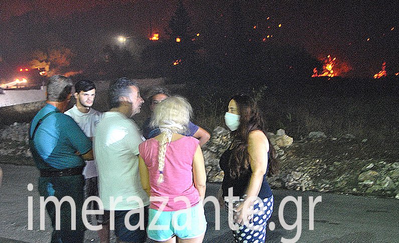 Μάχη με τις φλόγες στη Ζάκυνθο, για 3η μέρα -Απειλήθηκαν οι Μαριές | iefimerida.gr 2