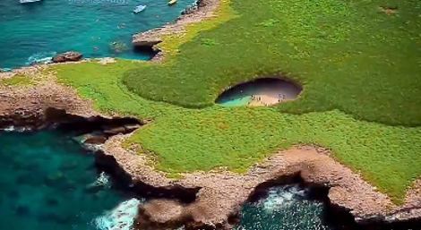 Πώς βόμβες στρατιωτικών δοκιμών δημιούργησαν μια από τις πιο όμορφες «κρυφές» παραλίες του κόσμου [εικόνες & βίντεο] | iefimerida.gr 5