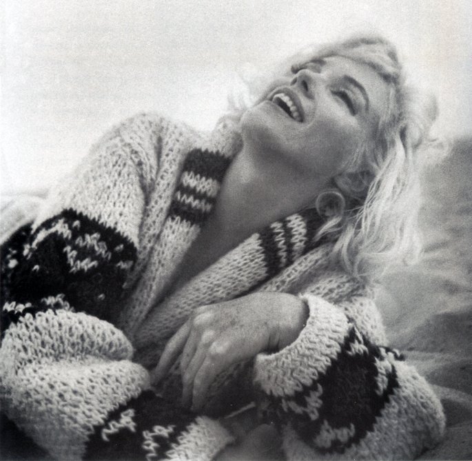 Πουλόβερ: Η καυτή τάση από τις πασαρέλες ως τον δρόμο -Ετσι τα φόρεσαν οι ομορφότερες γυναίκες του κόσμου [εικόνες] | iefimerida.gr 1