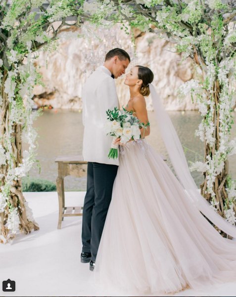 Τα κορίτσια του Euro 2016 - 5 σύντροφοι ποδοσφαιριστών «παίζουν μπάλα» στο Instagram [εικόνες] | iefimerida.gr 10