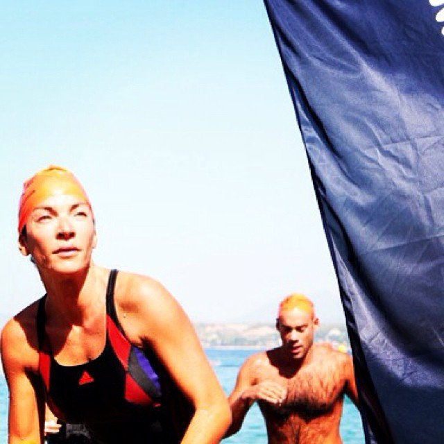 Δεινή κολυμβήτρια η Μαρίνα Βερνίκου κατέκτησε την 4η θέση σε αγώνα διάπλου στις Σπέτσες [εικόνες] | iefimerida.gr 1