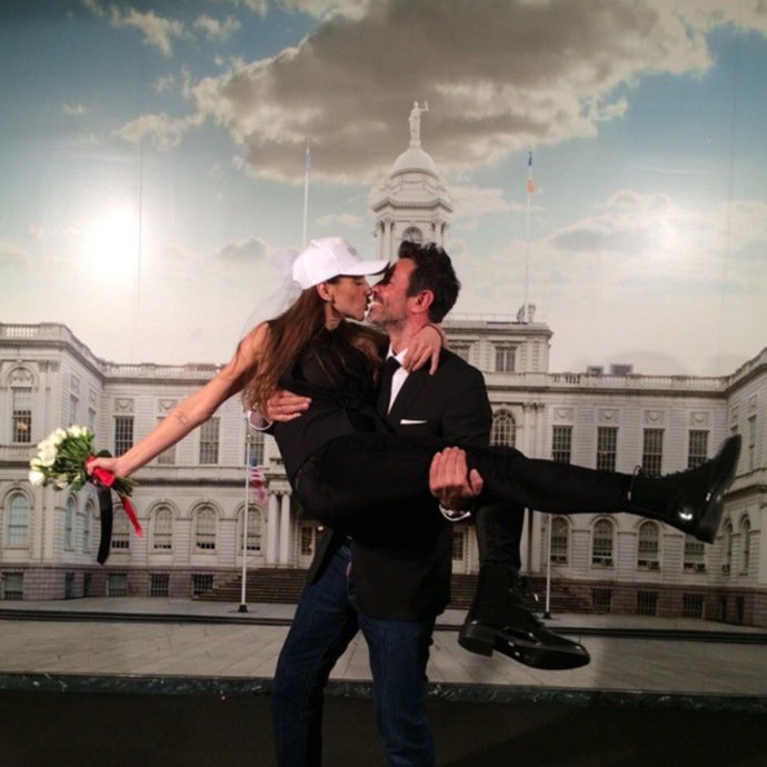 Ο Μαρινάκης παντρεύτηκε στη Νέα Υόρκη: Η εκκεντρική εμφάνιση της νύφης [εικόνες] | iefimerida.gr 0