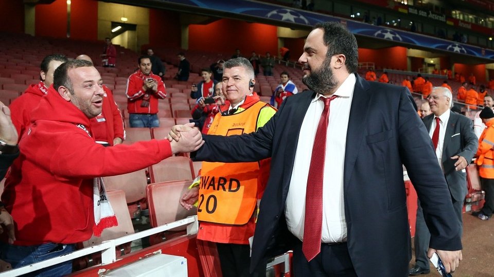 Μυθικό πριμ από τον Μαρινάκη για τη νίκη επί της Αρσεναλ [εικόνες] | iefimerida.gr 0