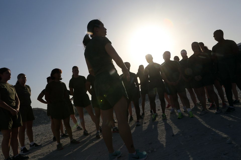 Κυκλοφόρησαν στο διαδίκτυο άσεμνες φωτογραφίες γυναικών που υπηρετούν στους Πεζοναύτες | iefimerida.gr 0