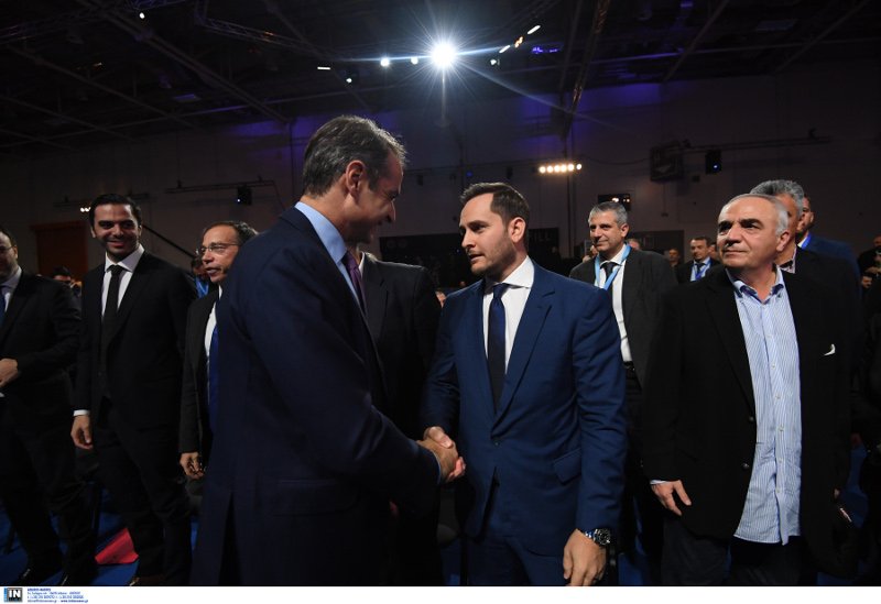 Ανοιγμα της Ενωσης Κεντρώων στη ΝΔ -Σούσουρο στο Συνέδριο ΝΔ, η ομιλία κλείσιμο του ματιού του γιου Λεβέντη | iefimerida.gr 3