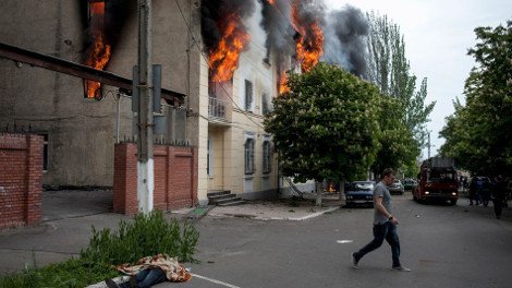Αιματοκύλισμα στη Μαριούπολη ενώ ο Πούτιν πήγαινε ως θριαμβευτής στην Κριμαία | iefimerida.gr 0