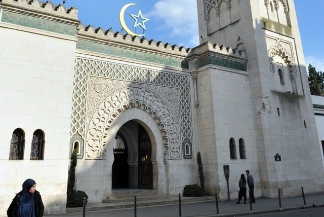 Γαλλία: Κλείνουν τέσσερα τζαμιά λόγω ακραίας ισλαμικής ιδεολογίας | iefimerida.gr 0