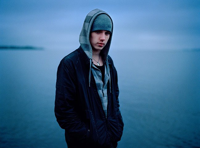 Τα συγκλονιστικά πορτραίτα των νέων που γλίτωσαν από τη φονική μανία του Μπρέιβικ βραβεύθηκαν σε διαγωνισμό [εικόνες] | iefimerida.gr 1