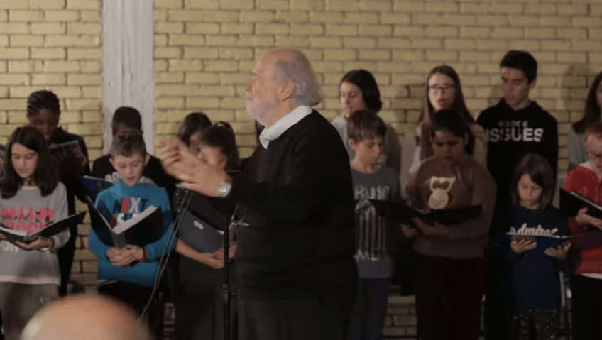 Ο Γιάννης Μαρκόπουλος εξηγεί στο iefimerida πώς εμπνεύστηκε μια ολόκληρη παράσταση από την εγγονή του | iefimerida.gr 0