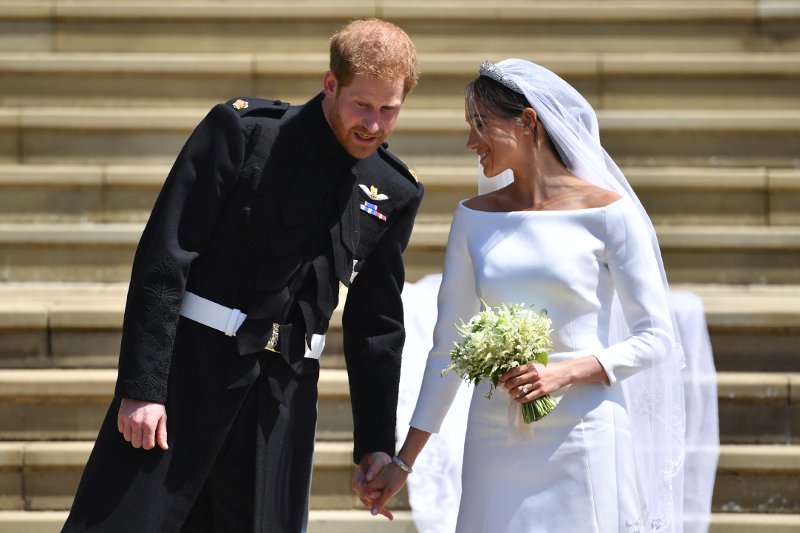 Βρήκαμε από που εμπνεύστηκε το νυφικό η Μέγκαν Μαρκλ -Το φόρεμα της Οντρεϊ Χέπμπορν [εικόνες] | iefimerida.gr 4