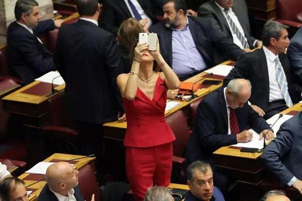 Οι κυρίες της Βουλής στην ορκωμοσία [εικόνες] | iefimerida.gr 2