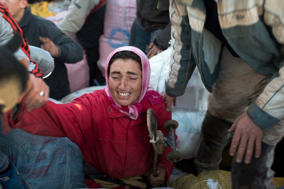 Οι «γυναίκες μουλάρια» του Μαρόκου -Εκεί όπου το ασθενές φύλο σηκώνει το βάρος της επιβίωσης, κυριολεκτικά [εικόνες] | iefimerida.gr 7