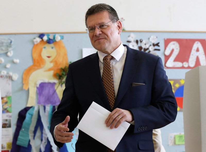 Ο αντίπαλός της, Μάρος Σέφκοβιτς
