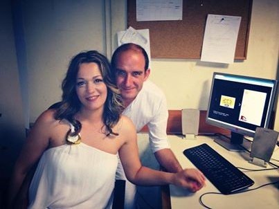 Παντρεύτηκαν και περνούν τον μήνα του μέλιτος στις εγκαταστάσεις του καναλιού δύο απολυμένοι της ΕΤ3 [εικόνες] | iefimerida.gr 1