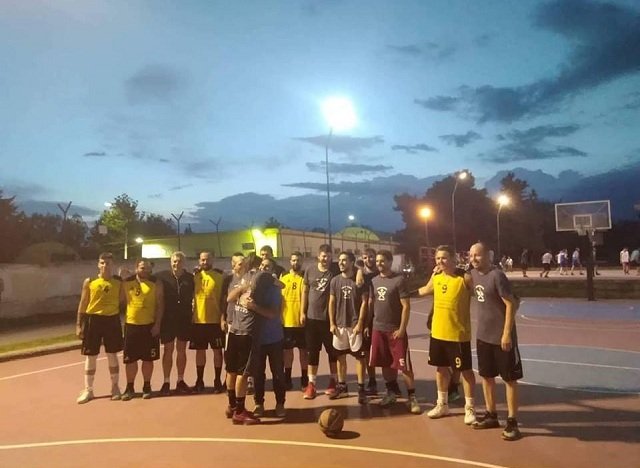 Μία πολύ πρωτότυπη πρόταση γάμου έκανε ένας Βολιώτης στην αγαπημένη του και παίκτρια μπάσκετ στον Βόλο και μάλιστα την ώρα του αγώνα.