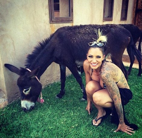 Η Τζόντι Μαρς βάζει φωτιά στο Instagram – Σέξι διακοπές στο Μαρόκο καβάλα στην καμήλα[εικόνες]  | iefimerida.gr 1