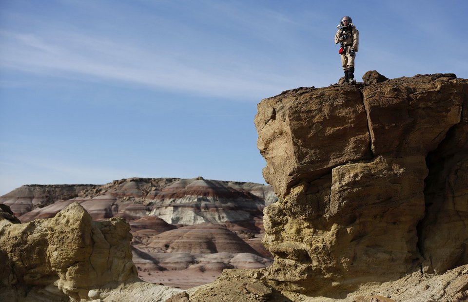 Οι αστροναύτες της Γης -Πώς βιώνουν την εμπειρία του διαστήματος χωρίς να ταξιδέψουν στο φεγγάρι [εικόνες&βίντεο] | iefimerida.gr 0