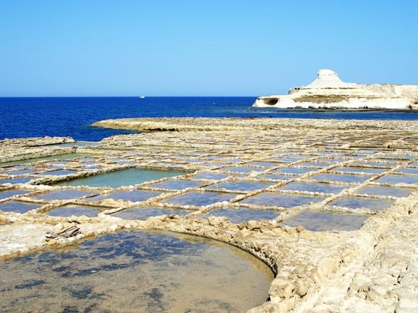 Οι γαλαζοπράσινες αλυκές της Μάλτας που κόβουν την ανάσα στις ακτές της Μεσογείου [εικόνες]  | iefimerida.gr 6