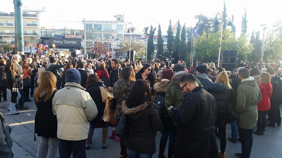 Κυκλοφοριακό «έμφραγμα» στη Γλυφάδα λόγω «Κόκκινης Κυριακής» [εικόνες] | iefimerida.gr 3