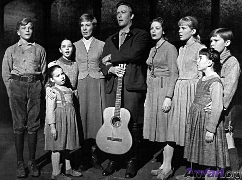 Εναντι 1,3 εκατομμυρίων δολαρίων πουλήθηκαν κοστούμια και κοντά παντελονάκια της Μαίρη Πόπινς [εικόνες] | iefimerida.gr 0