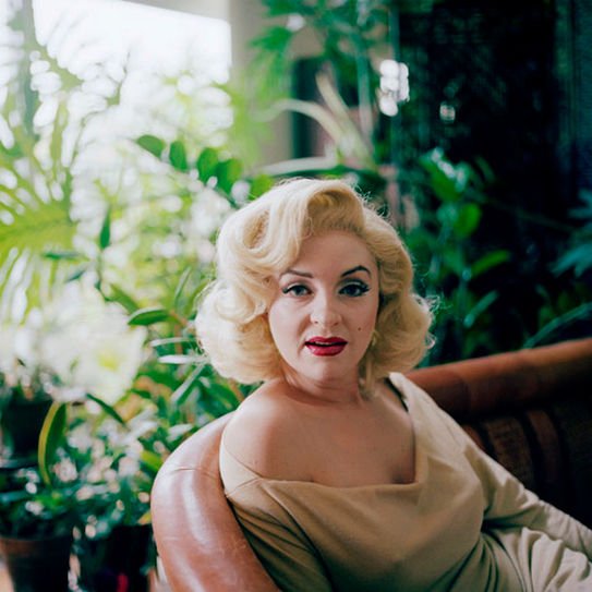 Παράξενες Μέριλιν -Φωτογράφος ανακάλυψε γυναίκες που ζουν σαν την μυθική σταρ [εικόνες] | iefimerida.gr 11