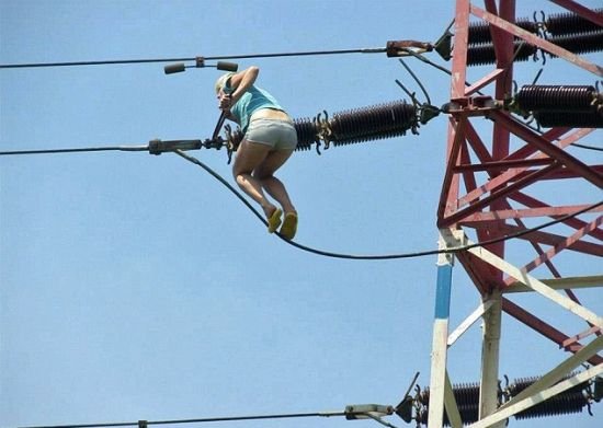 Μαστουρωμένη νεαρά μπέρδεψε γέφυρα με πυλώνα ηλεκτρικού ρεύματος! [εικόνες] | iefimerida.gr 0