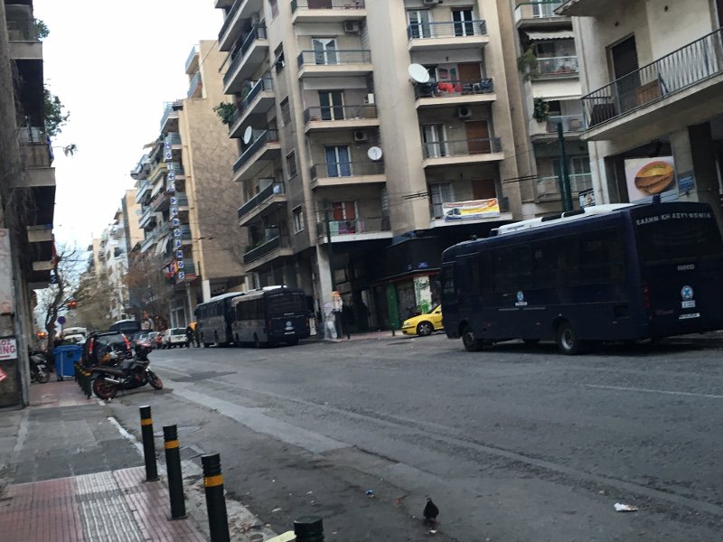 ΜΑΤ και κλούβες στο Αγροτικής Ανάπτυξης περιμένουν τους αγρότες -Δεν θα πάει ο υπουργός [εικόνες] | iefimerida.gr 0