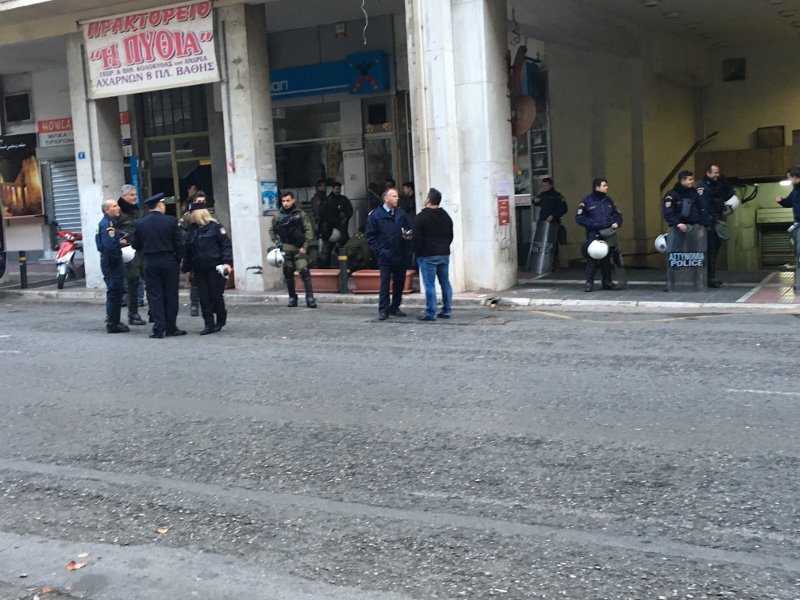 ΜΑΤ και κλούβες στο Αγροτικής Ανάπτυξης περιμένουν τους αγρότες -Δεν θα πάει ο υπουργός [εικόνες] | iefimerida.gr 1