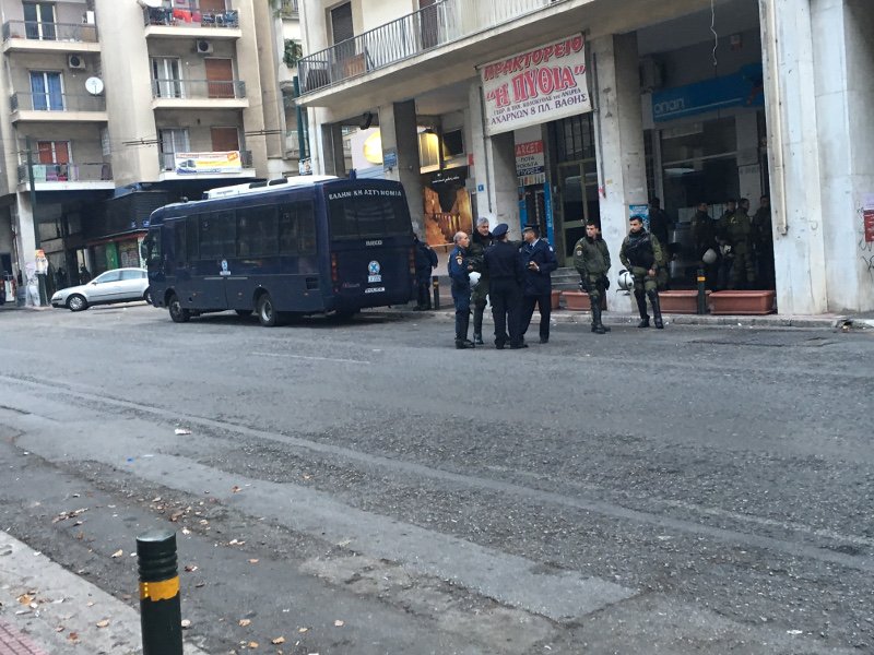 ΜΑΤ και κλούβες στο Αγροτικής Ανάπτυξης περιμένουν τους αγρότες -Δεν θα πάει ο υπουργός [εικόνες] | iefimerida.gr 2