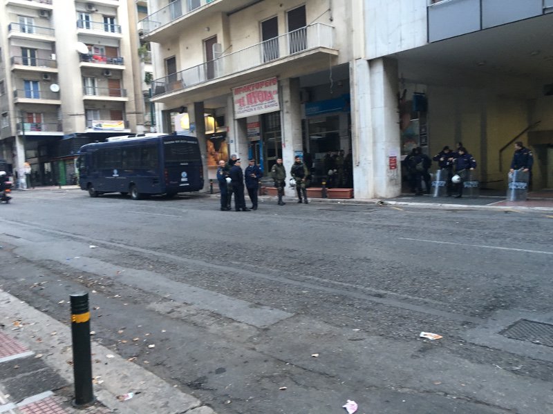 ΜΑΤ και κλούβες στο Αγροτικής Ανάπτυξης περιμένουν τους αγρότες -Δεν θα πάει ο υπουργός [εικόνες] | iefimerida.gr 4