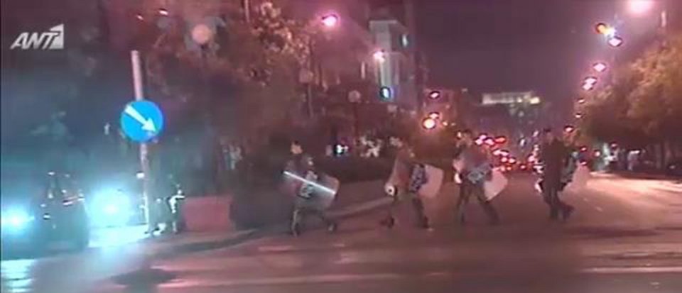 Με εντολή Φορτσάκη τα ΜΑΤ στη Νομική για να μη γίνει κατάληψη [εικόνες] | iefimerida.gr 2