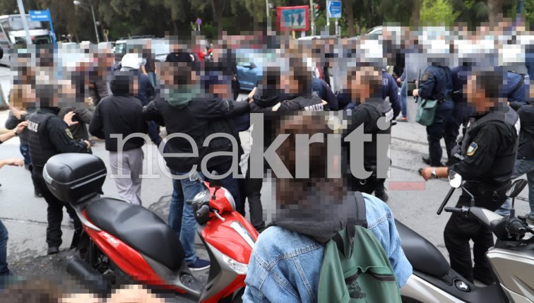 Πετροπόλεμος και κυνηγητό της αστυνομίας σε κεντρικούς δρόμους του Ηρακλείου.