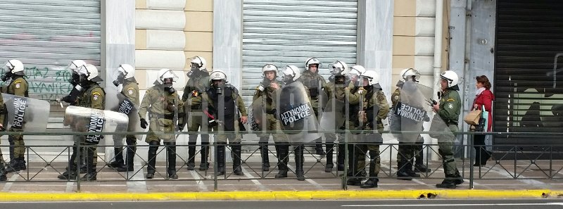 «Πόλεμος» στα Εξάρχεια: Εξελιγμένες μολότοφ και πιστόλια με εκρηκτικά -Στην επέτειο της δολοφονίας Γρηγορόπουλου [εικόνες &amp; βίντεο] | iefimerida.gr 27