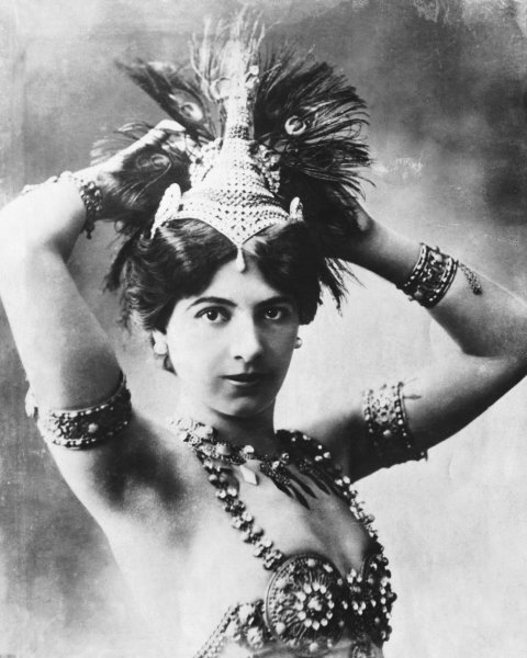 Μάτα Χάρι -Η χορεύτρια που έγινε φημισμένη κατάσκοπος και εκτελέστηκε ως πράκτορας [εικόνες] | iefimerida.gr 4