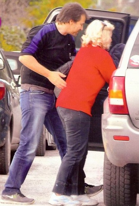 Ο Ματέο της Ελένης Μενεγάκη σε ρόλο κουβαλητή - Μεταφέρει τα ψώνια της «πεθεράς» του [εικόνες] | iefimerida.gr 0