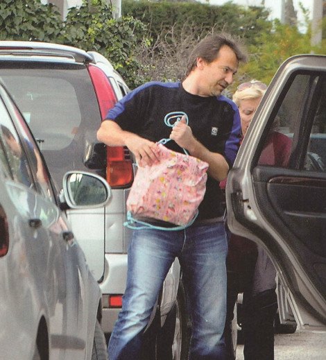 Ο Ματέο της Ελένης Μενεγάκη σε ρόλο κουβαλητή - Μεταφέρει τα ψώνια της «πεθεράς» του [εικόνες] | iefimerida.gr 1