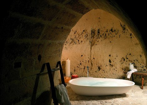 Μια γραφική μεσαιωνική πόλη της Ιταλίας και το σπουδαίο «μυστικό» που κρύβει -Ενα ξενοδοχείο μέσα στις σπηλιές [εικόνες] | iefimerida.gr 1