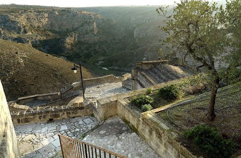 Μια γραφική μεσαιωνική πόλη της Ιταλίας και το σπουδαίο «μυστικό» που κρύβει -Ενα ξενοδοχείο μέσα στις σπηλιές [εικόνες] | iefimerida.gr 5
