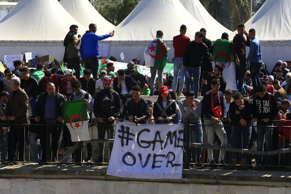 Μαθητές διαδηλώνουν στο Αλγέρι (Φωτο: ΑΡ)
