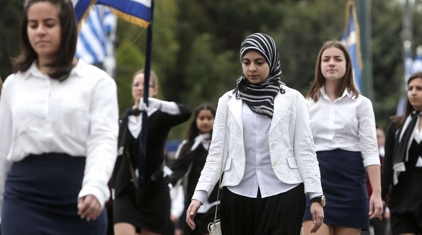 Η μαθήτρια με τη μαντίλα εξηγεί γιατί αποφάσισε να πάει στην παρέλαση [εικόνες] | iefimerida.gr 3