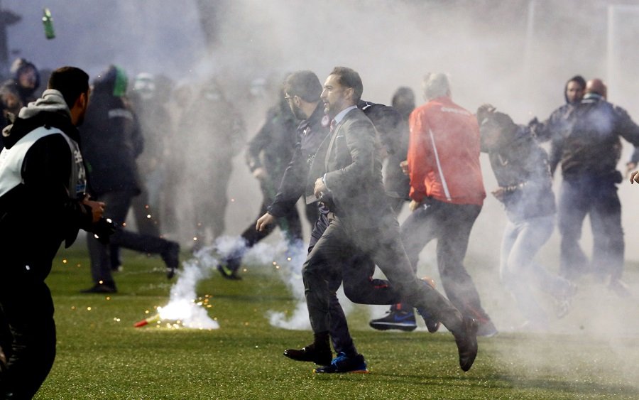 Η χειρονομία του Περέιρα και τα επεισόδια που στιγμάτισαν το ντέρμπι [εικόνες] | iefimerida.gr 10