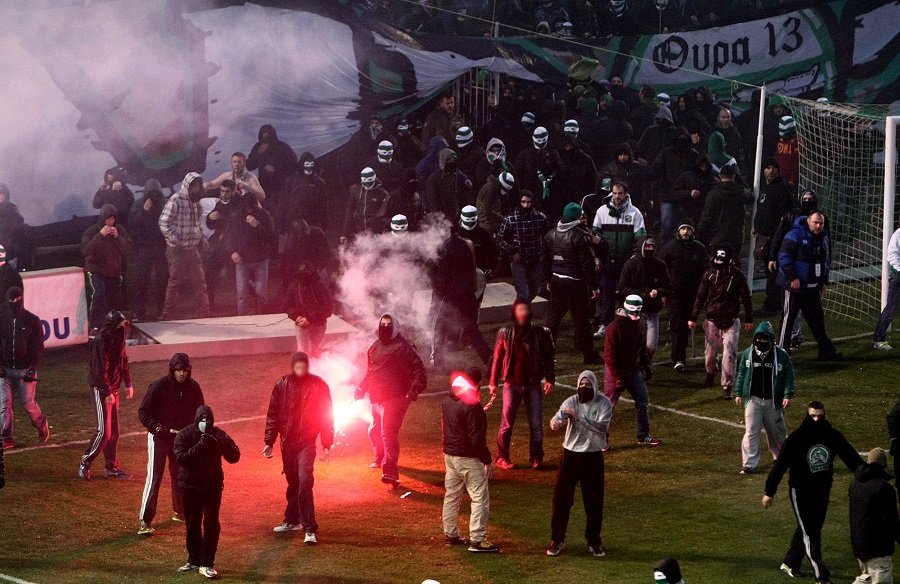 Η χειρονομία του Περέιρα και τα επεισόδια που στιγμάτισαν το ντέρμπι [εικόνες] | iefimerida.gr 11