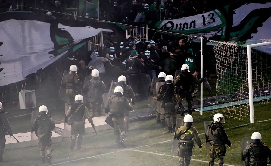 Η χειρονομία του Περέιρα και τα επεισόδια που στιγμάτισαν το ντέρμπι [εικόνες] | iefimerida.gr 12