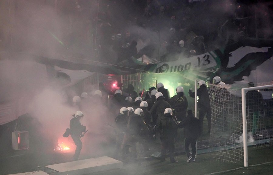 Η χειρονομία του Περέιρα και τα επεισόδια που στιγμάτισαν το ντέρμπι [εικόνες] | iefimerida.gr 13