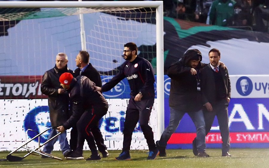 Η χειρονομία του Περέιρα και τα επεισόδια που στιγμάτισαν το ντέρμπι [εικόνες] | iefimerida.gr 2